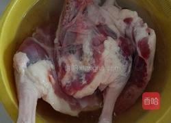 啤酒鸭腿的做法图解1