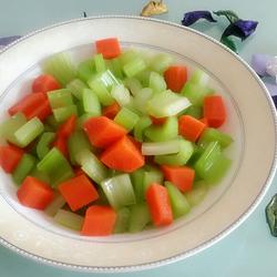 凉拌西芹胡萝卜的做法[图]