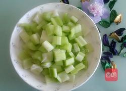 凉拌西芹胡萝卜的做法图解1