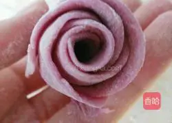 Illustration of how to make purple sweet potato buns with roses 6