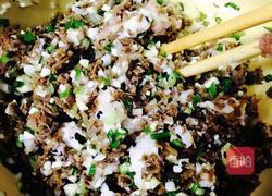 梅菜扣肉饼的做法图解3