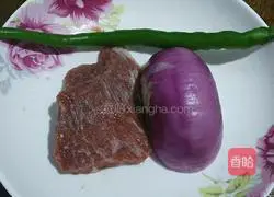 How to make onion and beef pizza 1