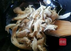蘑菇炒鸡蛋的做法图解5