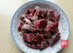 胡萝卜炖牛肉的做法图解1