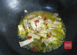 娃娃菜炒咸肉的做法图解3