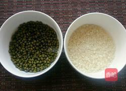绿豆粥的做法图解1