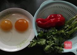 香菜炒鹅蛋的做法图解1