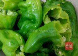 蒜香虎皮辣椒的做法图解1