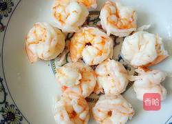 虾仁炒鸡蛋青椒的做法图解2