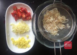 韭菜虾米炒蚕豆的做法图解3