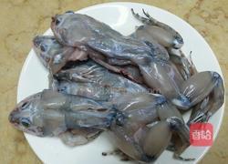 爆炒香辣牛蛙的做法图解1