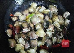葱姜辣炒蛤蜊的做法图解6