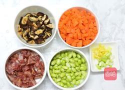 腊肠胡萝卜香菇焖饭的做法图解1