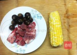板栗玉米骨头汤的做法图解1