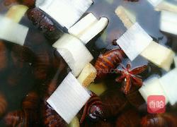 盐水煮蚕蛹的做法图解3