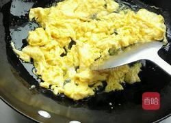 韭菜鸡蛋蚕豆米的做法图解5