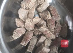 牛肉炖胡萝卜的做法图解3