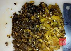 五花肉炒酸菜的做法图解2