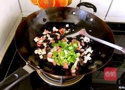 辣椒鸡蛋炒馒头的做法图解8