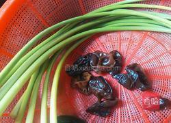 蒜薹鸡蛋的做法图解1