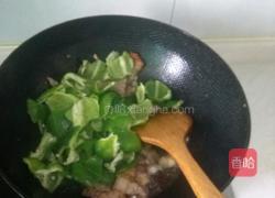 五花肉炒青椒的做法图解3