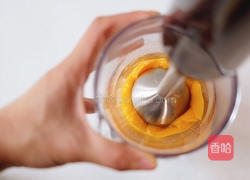 鲜榨果汁的做法图解2