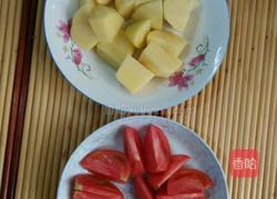 土豆蕃茄排骨汤的做法图解1