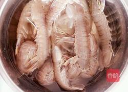 巧吃皮皮虾的做法图解1