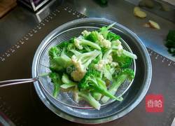 西红柿炒双色菜花的做法图解3