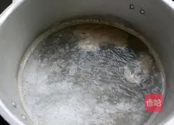 Illustration of how to make pork ribs, pumpkin and rice porridge 8