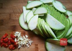 椒香西葫芦的做法图解2