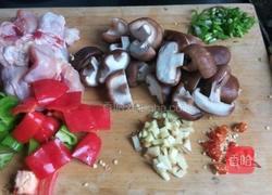 香菇鸡腿的做法图解2