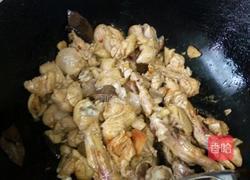 小土豆炖鸡块的做法图解6