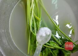芹菜炒木耳的做法图解3