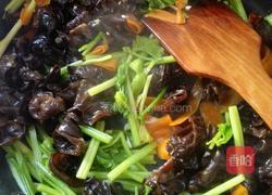 芹菜炒木耳的做法图解13