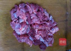 白萝卜炖牛腩的做法图解1