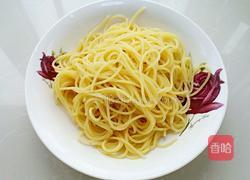 茄汁培根炒意面的做法图解4