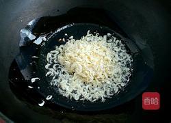 虾皮炖南瓜的做法图解2