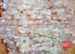 芹菜龙利鱼肉馄饨的做法图解2