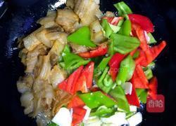 红椒绿意回锅肉的做法图解9