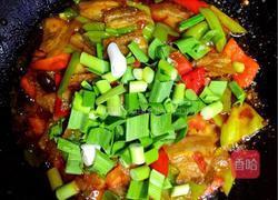 红椒绿意回锅肉的做法图解12