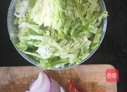 爆炒圆白菜的做法图解1