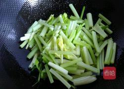 芹菜炒腐竹的做法图解2