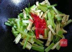 芹菜炒腐竹的做法图解4