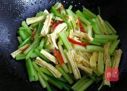 芹菜炒腐竹的做法图解6