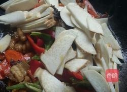 鸡腿菇炒肉的做法图解7