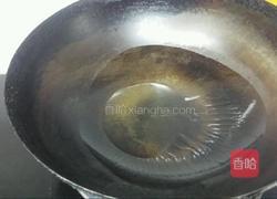 尖椒炒猪耳根的做法图解2