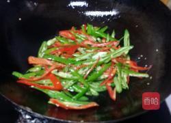 尖椒炒猪耳根的做法图解3