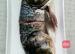 剁椒双色鱼头的做法图解1