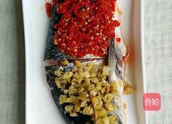 剁椒双色鱼头的做法图解3